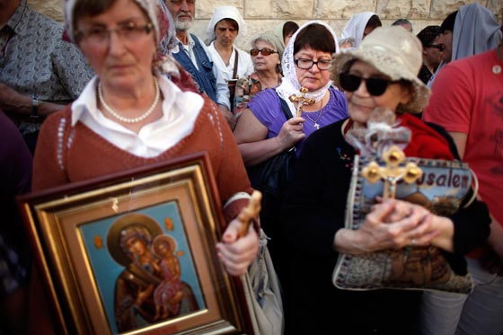 مسيرة درب الصليب في 