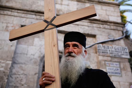 مسيرة درب الصليب في 