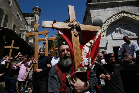 مسيرة درب الصليب في 