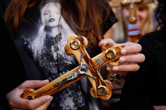 مسيرة درب الصليب في 