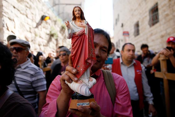 مسيرة درب الصليب في 