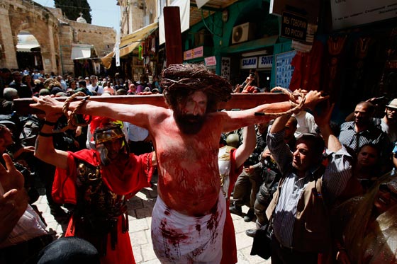 مسيرة درب الصليب في 