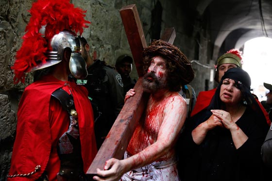 مسيرة درب الصليب في 