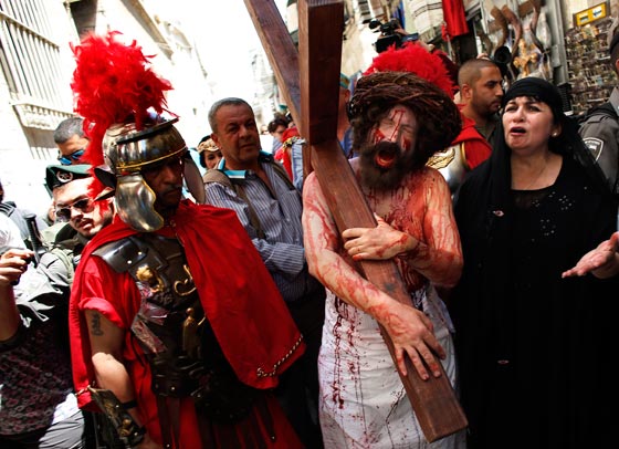 مسيرة درب الصليب في 