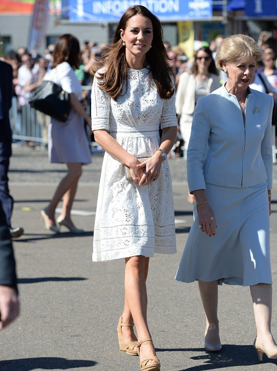 كيت ميدلتون تضحك على 