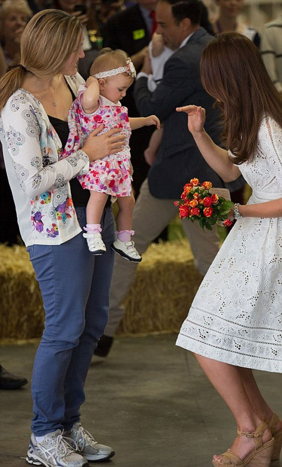 كيت ميدلتون تضحك على 