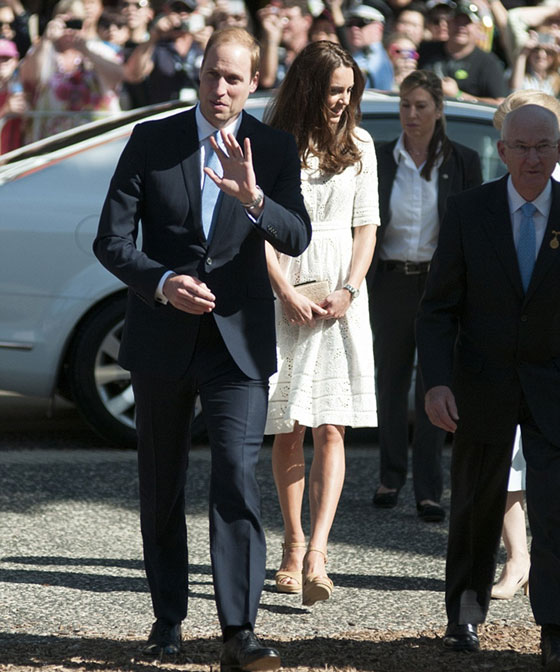 كيت ميدلتون تضحك على 