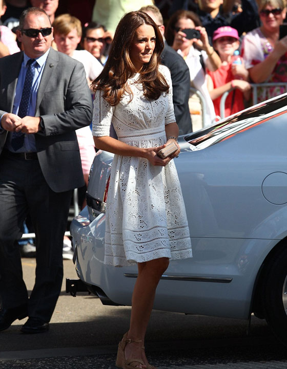 كيت ميدلتون تضحك على 