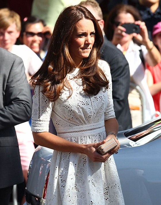 كيت ميدلتون تضحك على 