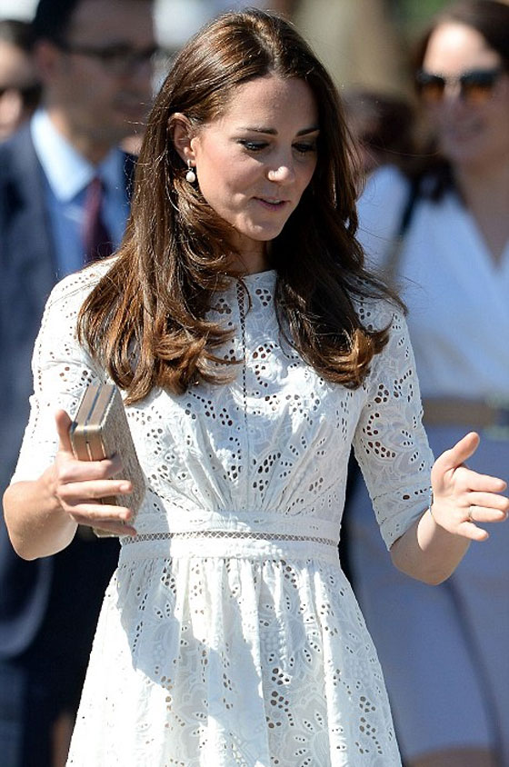 كيت ميدلتون تضحك على 