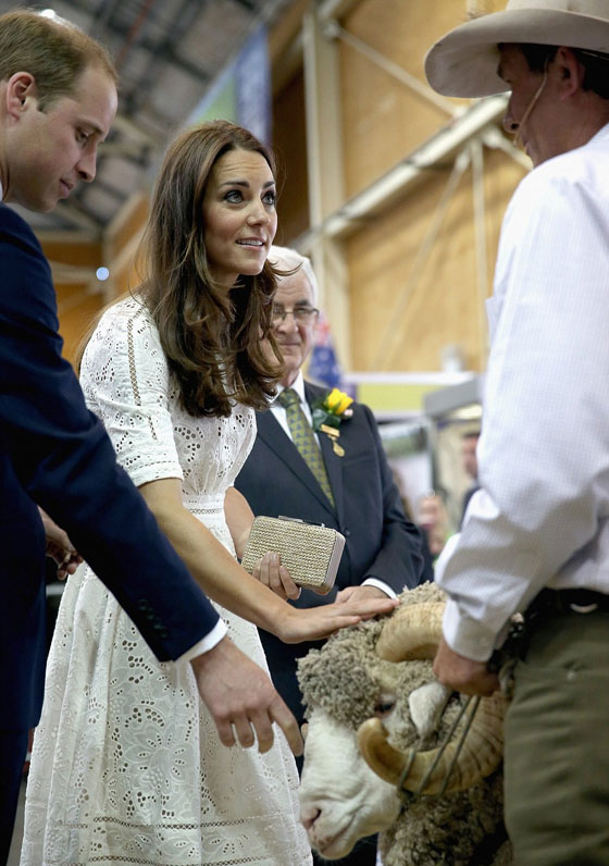 كيت ميدلتون تضحك على 