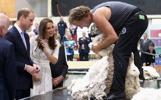 كيت ميدلتون تضحك على 