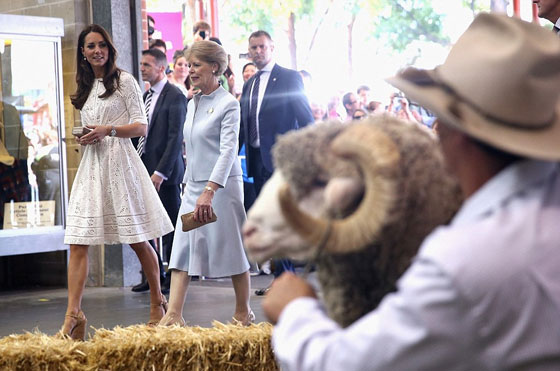 كيت ميدلتون تضحك على 