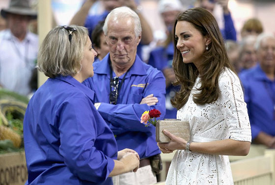 كيت ميدلتون تضحك على 