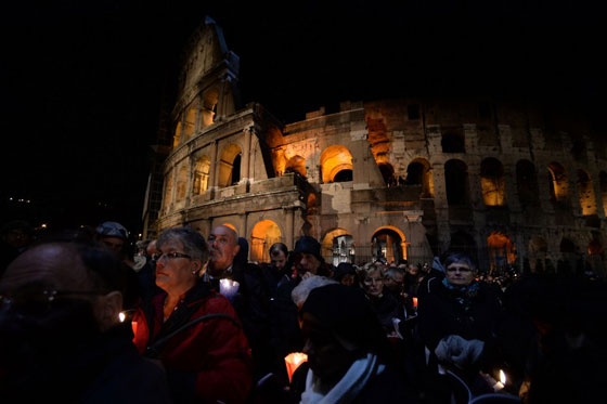 مسيرة درب الصليب في 