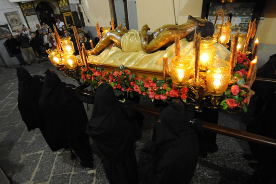 مسيرة درب الصليب في 