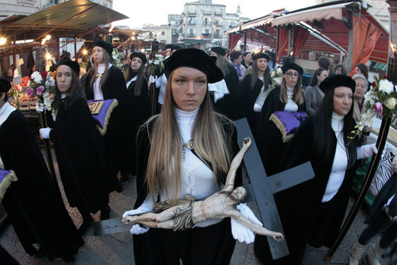 مسيرة درب الصليب في 