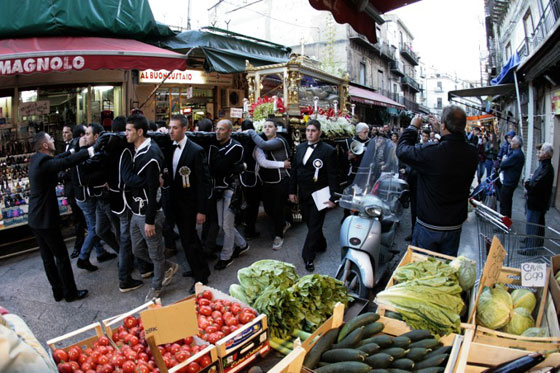 مسيرة درب الصليب في 