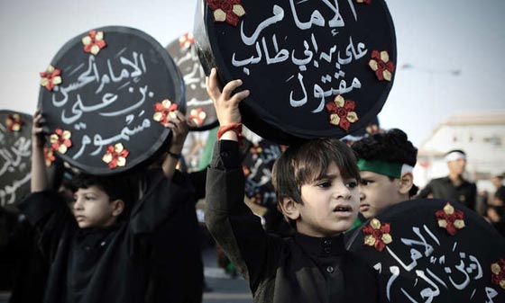 خامنئي: الخلافات بين المسلمين كفر وسيف بيد اعداء الاسلام صورة رقم 1