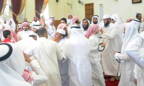 مسلمون يرفضون الصلاة خلف إمام لأنه أدى دورًا في مسلسل تلفزيزني صورة رقم 2