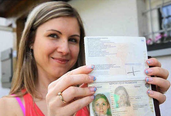 تشابه اسم فرنسية مع القاعدة يحول بينها وبين السفر الى نيويورك صورة رقم 1