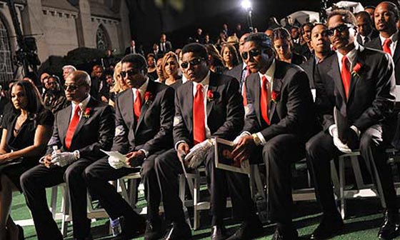 صور.. جنازة ام كلثوم وعبد الناصر بين أكبر 10 جنازات في التاريخ صورة رقم 13