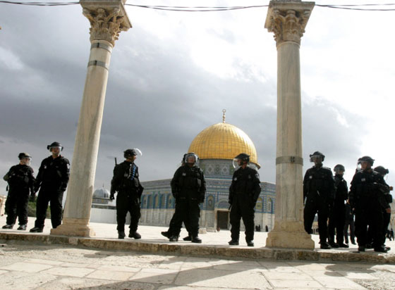 الاذرع الاسرائيلية تستهدف حراس الاقصى وتبعد بعضهم   صورة رقم 2