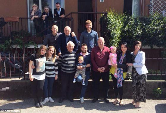 صور: فيسبوك يجمع عائلة بلقاء مؤثر مع جدها المفقود من 50 عاما صورة رقم 1