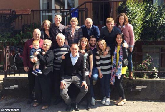 صور: فيسبوك يجمع عائلة بلقاء مؤثر مع جدها المفقود من 50 عاما صورة رقم 2