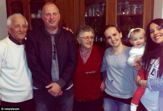 صور: فيسبوك يجمع عائلة بلقاء مؤثر مع جدها المفقود من 50 عاما صورة رقم 3