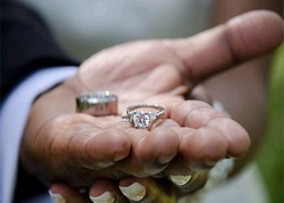 صارح زوجته السعودية برغبته في الزواج فخطبت له فتاة بنفسها صورة رقم 2