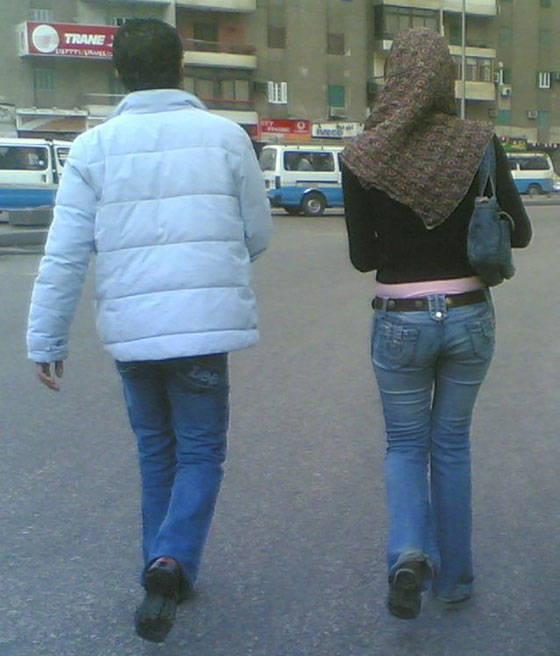 صور: حجابها من فوق (عمرو خالد).. ومن تحت (عمرو دياب) ؟! صورة رقم 1