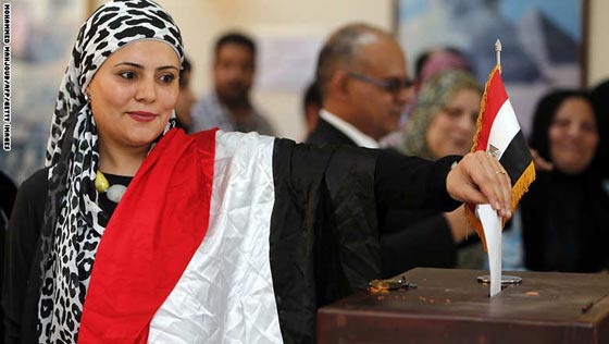 بالصور.. المصريون في الخارج يختارون بين السيسي وصباحي صورة رقم 1