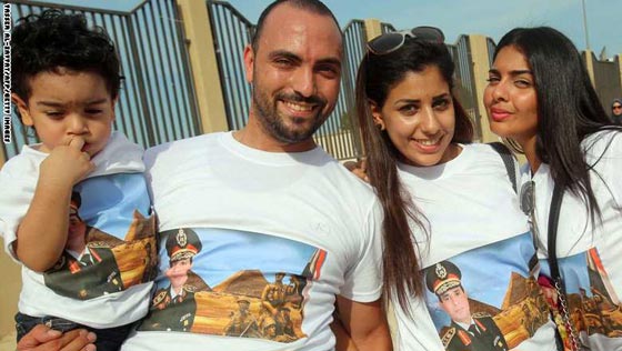بالصور.. المصريون في الخارج يختارون بين السيسي وصباحي صورة رقم 2
