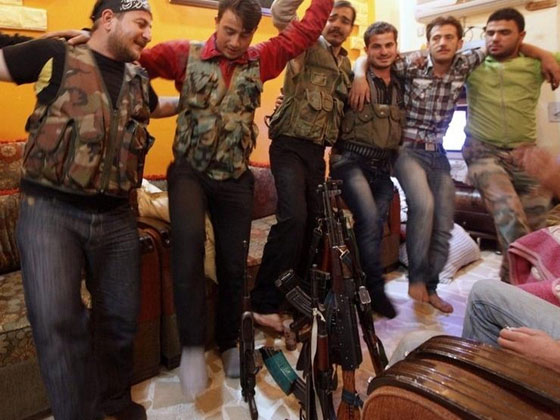 بالصور.. حياة الجيش الحر في سوريا تجمع كل التناقضات! صورة رقم 9