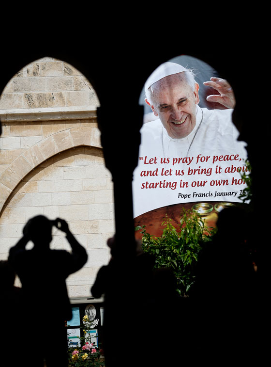 الحبر الاعظم يحظى بتقدير عالمي واسع بين اليهود والمسلمين صورة رقم 2