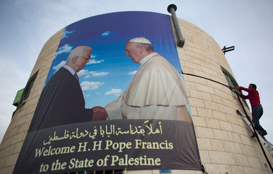 الحبر الاعظم يحظى بتقدير عالمي واسع بين اليهود والمسلمين صورة رقم 7