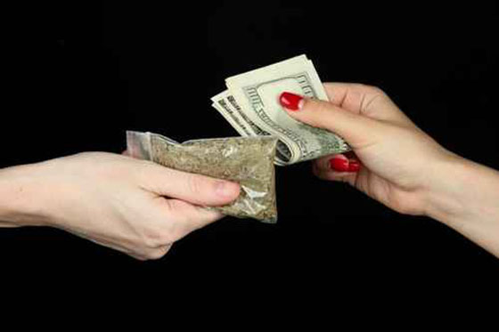 الكريستال المخدر المفضل بين المراهقين والطلبة الجامعيين بايران صورة رقم 2