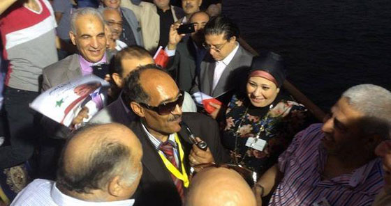 انور السادات يتجول في شوارع القاهرة! صورة رقم 2