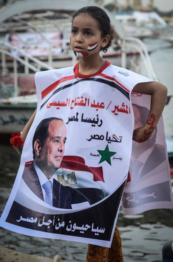 داعية سلفي: تقبيل رأس السيسي واجب شرعي لانه انقذ مصر من فتنة صورة رقم 5