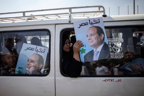 داعية سلفي: تقبيل رأس السيسي واجب شرعي لانه انقذ مصر من فتنة صورة رقم 7