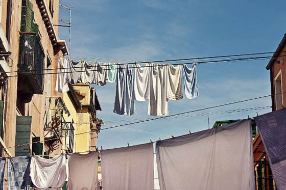 رئيس بلدية بفرنسا يمنع نشر الغسيل وغسل السجاد واكل اللحم الحلال صورة رقم 1