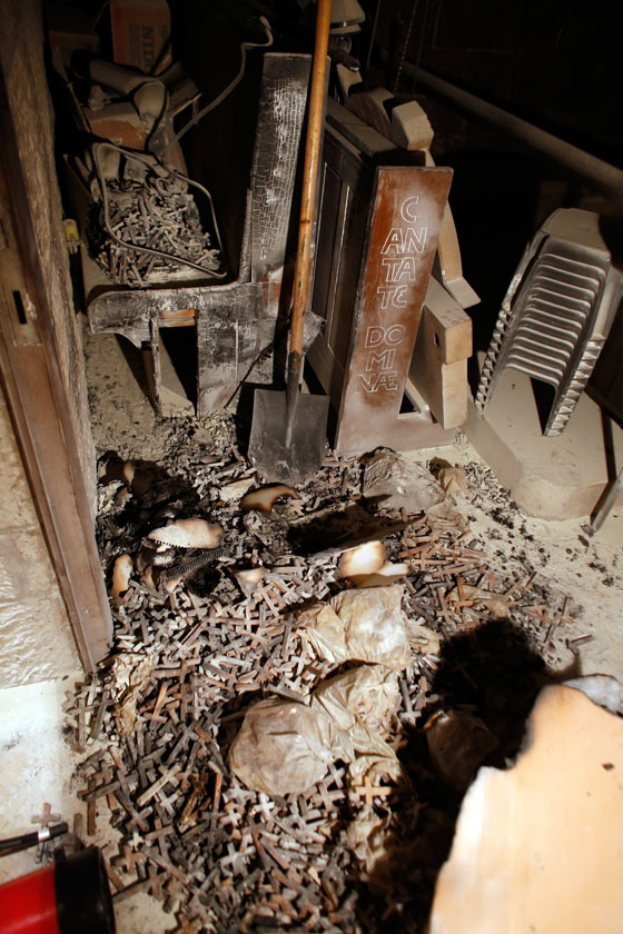 بالصور.. حريق بمغارة المهد بسبب شمعة والنجمة والايقونة بخير صورة رقم 3