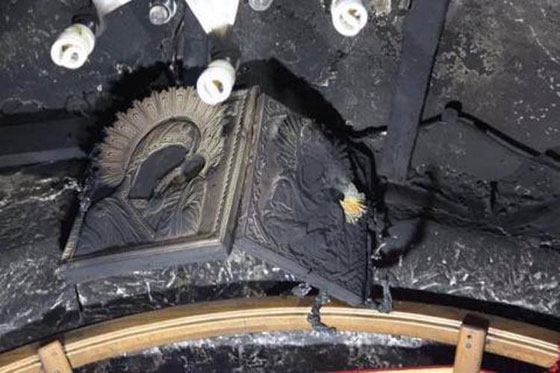 بالصور.. حريق بمغارة المهد بسبب شمعة والنجمة والايقونة بخير صورة رقم 7