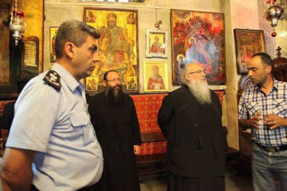 بالصور.. حريق بمغارة المهد بسبب شمعة والنجمة والايقونة بخير صورة رقم 11