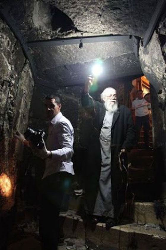 بالصور.. حريق بمغارة المهد بسبب شمعة والنجمة والايقونة بخير صورة رقم 13