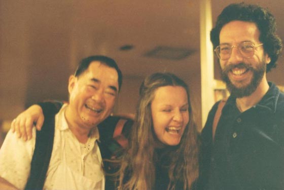 حكاية المطعم الذي اشتهر وكسب الزبائن بسبب (أسوأ نادل) صورة رقم 6