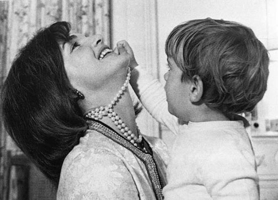 جاكلين كينيدي (المخلصة) تكشف عن خيانتها لزوجها عدة مرات صورة رقم 13