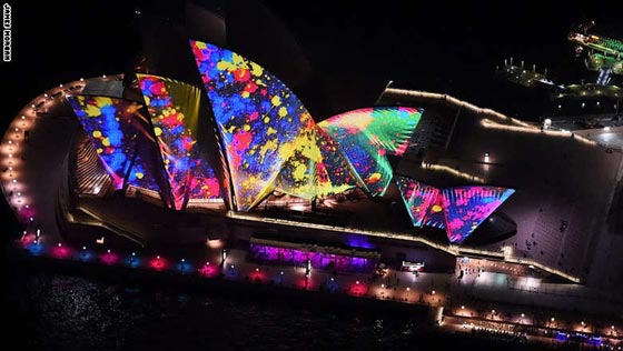 دار الاوبرا في سيدني تكتسي بـ 59 عملا ابداعيا تبهر العيون صورة رقم 6