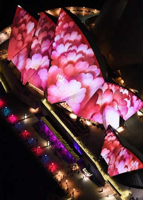 دار الاوبرا في سيدني تكتسي بـ 59 عملا ابداعيا تبهر العيون صورة رقم 11